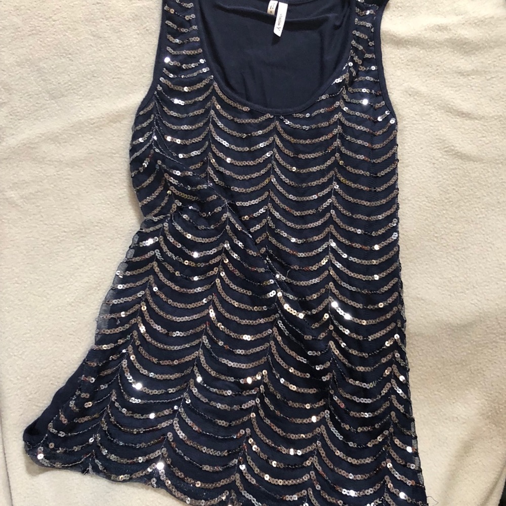 🦋pick 5/$25!  曆 Navy tank with sheer overlay